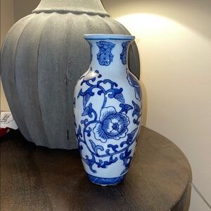 Ritz Carlton Canton Collection Vase